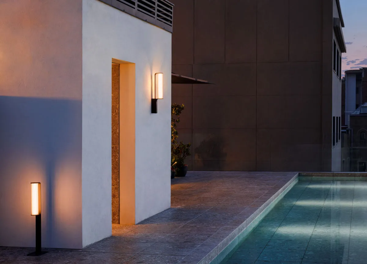 Class Outdoor Wall Lamp