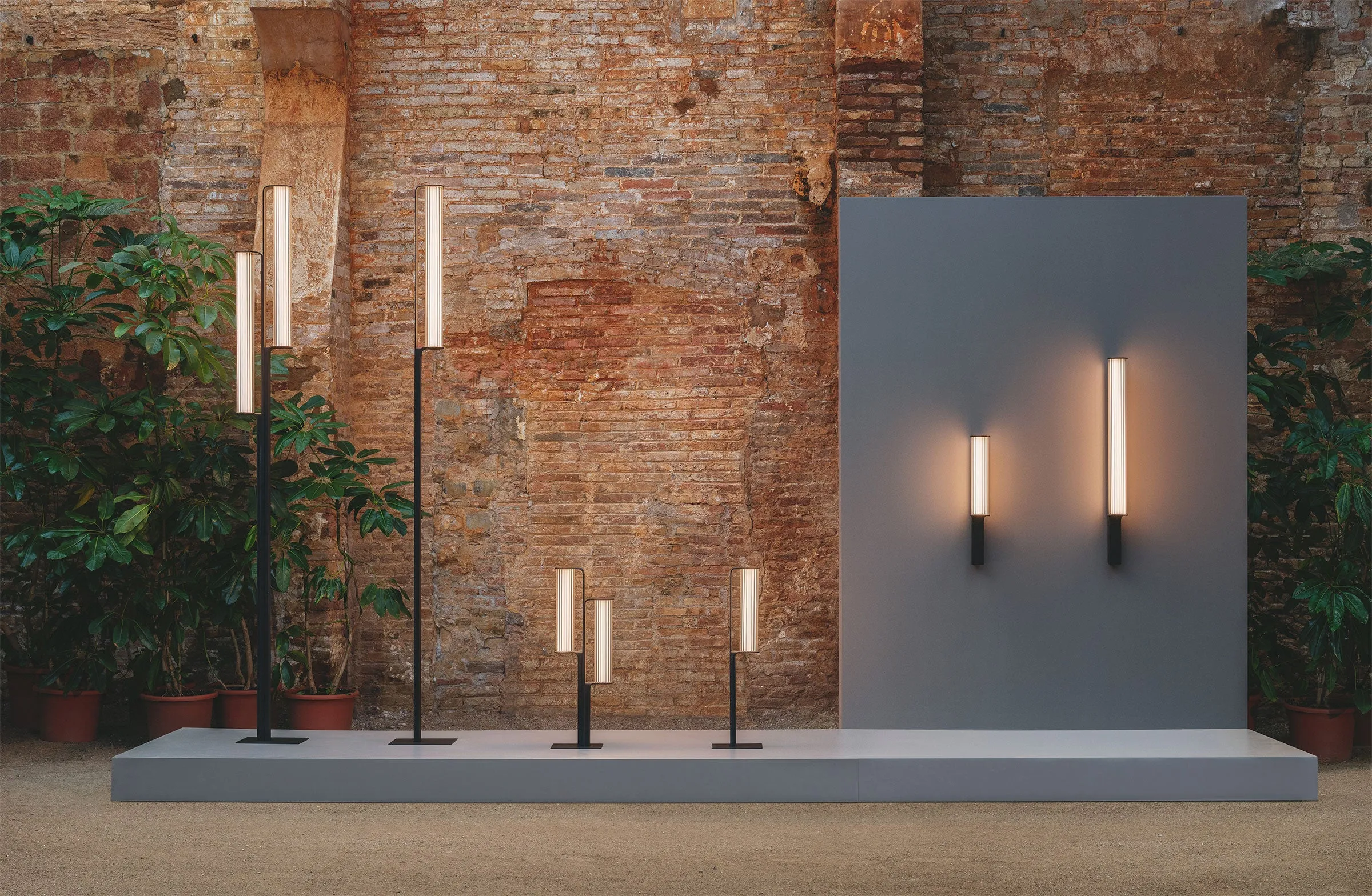 Class Outdoor Wall Lamp