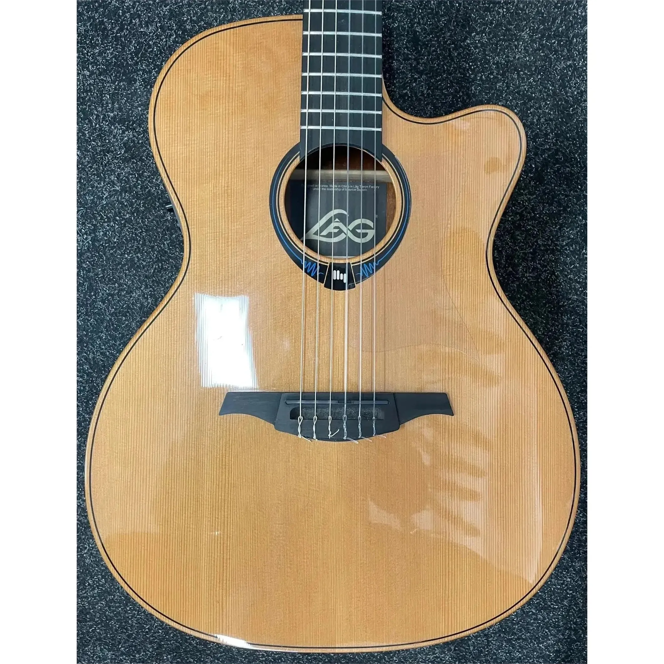 Lag Tramontane Hyvibe 15 TNHV15ACE Electro Nylon Guitar & Case Pre-Owned