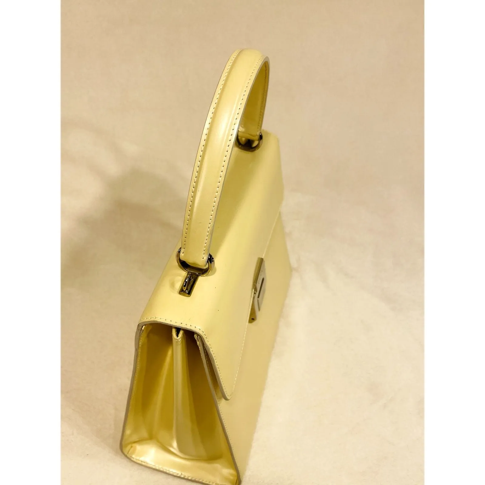 RARE, Gucci, pearly ivory/pale yellow smooth leather, Tom Ford era Padlock, two-way style with chrome hardware & removable strap